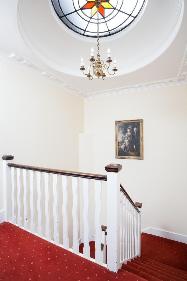 The Angel Posting House & Livery Guildford Exterior photo